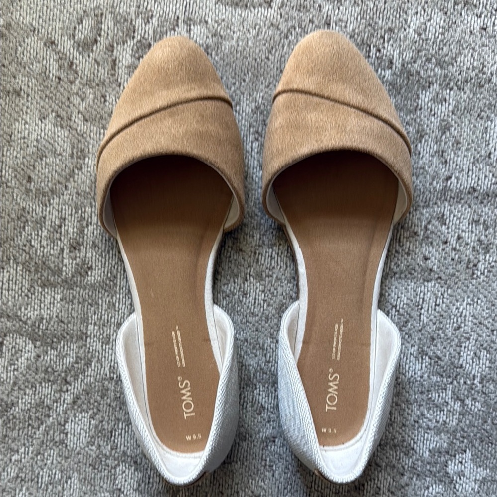 TOMS Women's Jutti flat cream/camel size 9.5
